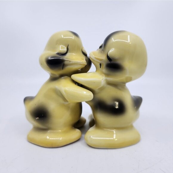Vintage Van Telligen Hugging Duck Salt & Pepper Shakers Set Yellow Black 4 in - Picture 1 of 10
